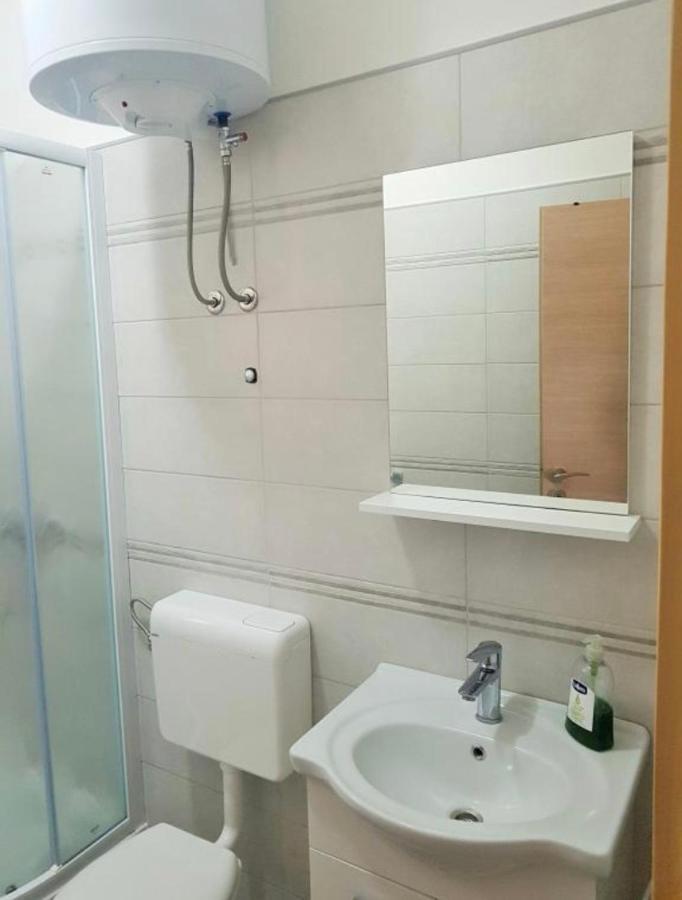 Apartmani Veronika Sukosan Exterior photo